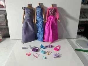 Kleider Kleidersack Mix N Match Puppenkleidung * 12 Teile mit Schuhen * für Barbie Sammler - Bild 1 von 7