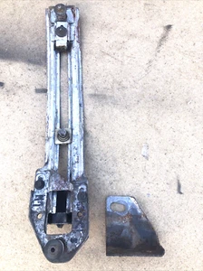 CUDA CHALLENGER REAR QUARTER GLASS WINDOW TRACK GUIDE COMPLETE BRACKET DRIVER LH - Picture 1 of 14