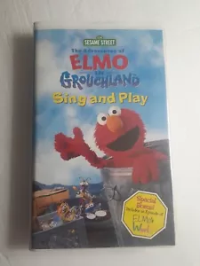 Sesame Street - The Adventures of Elmo in Grouchland: Sing and Play (VHS, 1999) - Foto 1 di 2