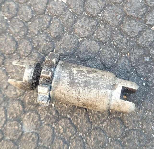 BMW 328i 2008 conjunto de tornillo de ajuste de freno de estacionamiento  Foto 1 de 4