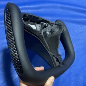 Yoke-Lenkrad für Tesla Model X/S 2014–2023 Beheizt Schwarz / Seite Carbonfaser - Bild 1 von 6