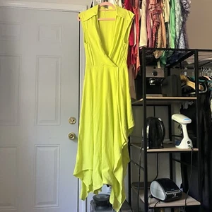 Neu ohne Etikett Kult Gaia Midikleid neongrün gelb Surplice drapiert Taschentuchsaum - Bild 1 von 7