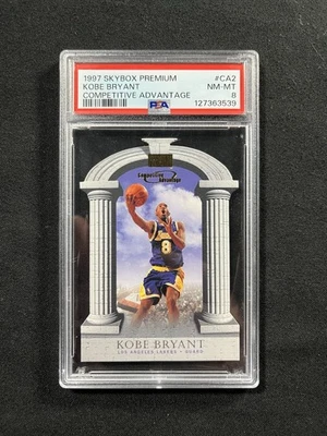 1997 Skybox Premium Competitive Advantage #CA2 Kobe Bryant Lakers NM-MT PSA 8 - Imagem 1 de 2