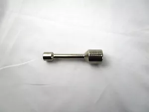 Adaptador de clavija fija femoral distal monograma Stryker Howmedica instr a la rodilla - Imagen 1 de 3