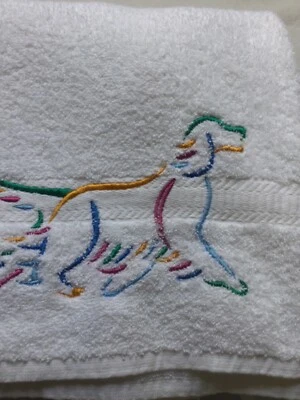 Mainstays Bath Towel White Embroidery With Dog Design 100% Cotton Size 27/52 New - Image 1 of 4