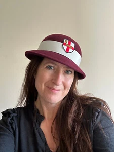 Burgundy Felt Cloche Hats with school badge - school prep style - Picture 1 of 3