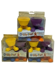 Wilton Silly Feet 4er Set Silikon Backformen für Cupcakes - 3 Sets (12 Tassen) - Bild 1 von 3