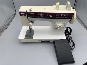 SINGER MERRITT MODEL 3130 ZIGZAG SEWING MACHINE Working With Cord And pedal - Picture 1 of 6