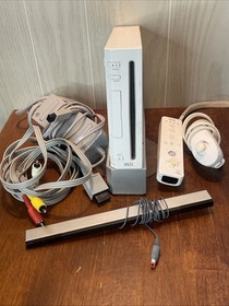 Nintendo RVL-101 Wii Console - White with all cables + controller