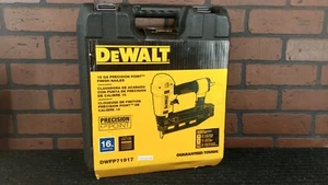 Dewalt DWFP71917 Kit chiodatrice pneumatica punto di precisione 16 gauge -***NUOVO*** - Foto 1 di 12