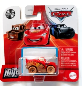 CARS MINI RACERS BLISTER GKF65 - SAETTA McQUEEN COPERTO DI FANGO - Foto 1 di 1