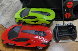2 Lamborghini RC Rennwagen rot & grün mit Fernbedienungen GETESTET & FUNKTIONIERT! **US-Verkäufer** - Bild 1 von 16