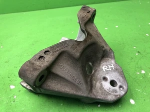 LAND ROVER DEFENDER Right Engine Mount bracket (Puma Defender 2.2) KKU500830 - Picture 1 of 3