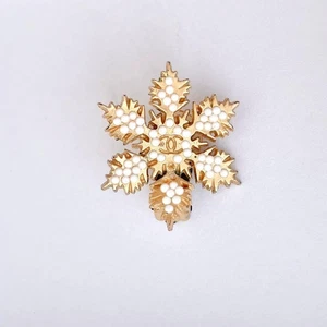 CHANEL Coco Mark Snowflake Earrings Vintage Gold White Clip-on Auth Excellent - Picture 1 of 8