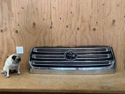 Toyota Tundra 305B 2014-2017 rejilla satinada con emblema pieza OEM # 53105-0C051 Foto 1 de 4