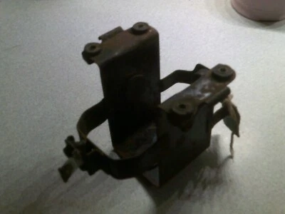 CAJA DE BATERÍAS HONDA CB200 CON GOMAS DE MONTAJE. 83600307010 Foto 1 de 4