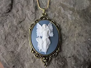 COLLANA ANGELO CUSTODE VOLANTE CAMMEO TONO ORO ANTICO, RELIGIOSA, BLU DENIM - Foto 1 di 3