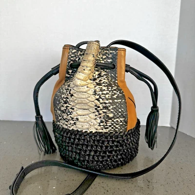 Bolso Cubo Borlas Loeffler Randall Cuero y Rafia Negro Tostado Bueno 4 Teléfono 4047 Foto 1 de 4