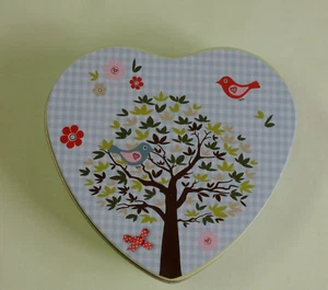 1 Herz - Dose Vögel Vogel Baum Geschenkdosen Herzdose Metall Aufbewahrung Dosen - Picture 1 of 4
