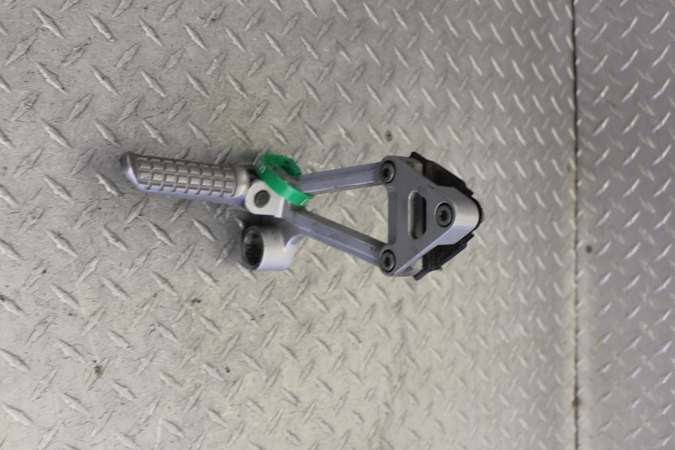 Kawasaki Ninja 600R ZX600C 1989 clavija trasera derecha pasajero Foto 1 de 4