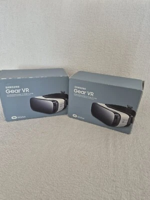 Samsung Gear VR Oculus Headset X2 SM-R322 white  - Image 1 of 4