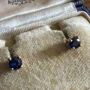 10ct 417 Yellow Gold Blue Sapphire Gemstone Stud Earrings 9ct Butterfly Backs - Picture 1 of 9