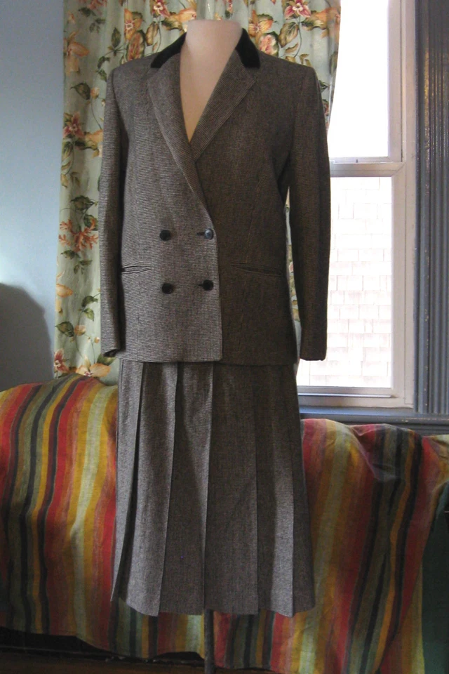 DAVID BROOKS LTD WOOL SKIRT SUIT Sze M USA all Wool Black White 28" waist  - Image 1 of 1