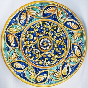 Piatto in ceramica Faience mediterraneo europeo dipinto a mano 12" marcato su base - Foto 1 di 12
