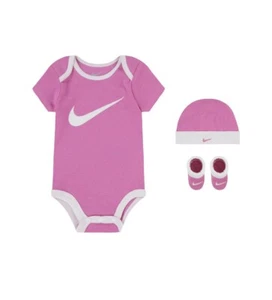 NEW - Nike 3-Piece Gift Box Set Baby Infant Newborn Girls 6-12 M Pink / White - Picture 1 of 3