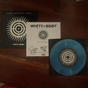 DSTLRY weißes Boot #1 7" blau farbiges Vinyl dreifach signiert von Noel Heroux! - Bild 1 von 5