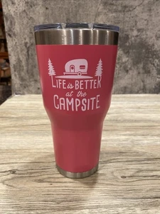 NUOVO bicchiere Camco "La vita è migliore al campeggio", 30 once, doppia parete caldo freddo - Foto 1 di 11