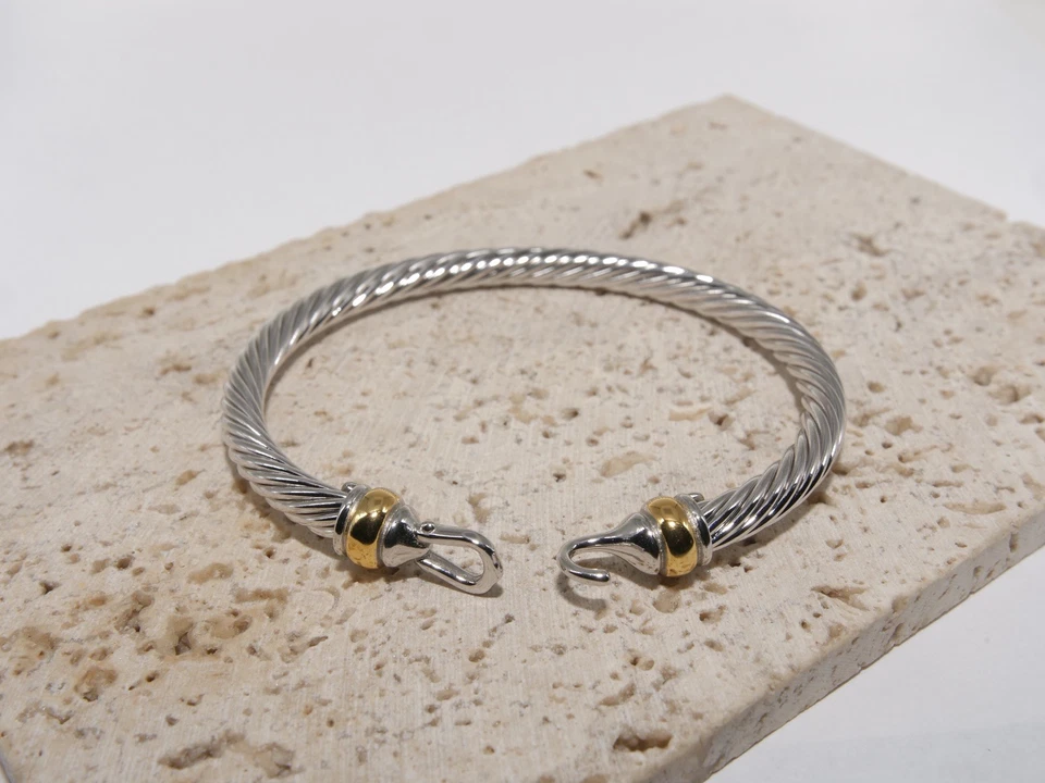 Brazalete David Yurman clásico con hebilla de cable de 5 mm en plata de ley y oro de 18 quilates Foto 1 de 4