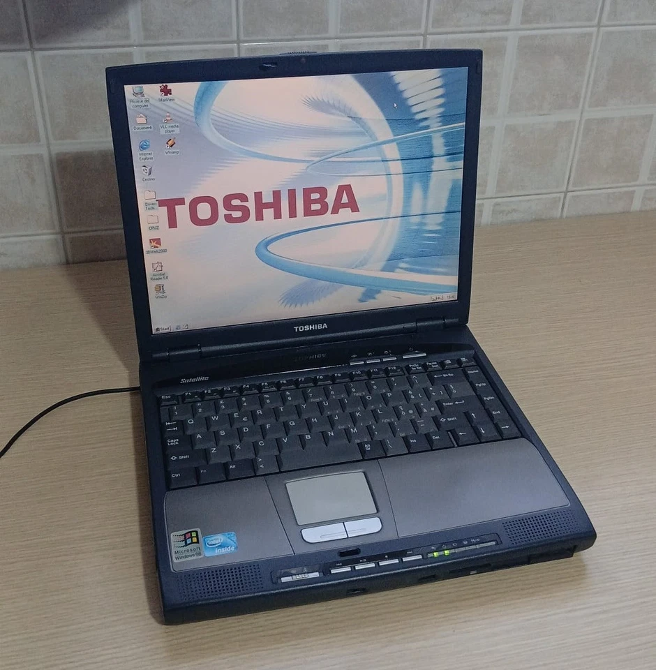 Notebook Toshiba Satellite 1800 Windows 98 floppy LPT RS232 - Immagine 1 di 4