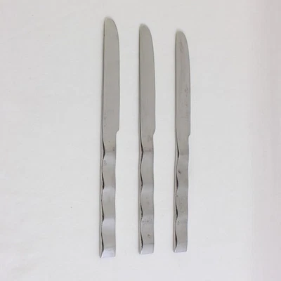 Lot of 3 Retroneu Vintage Solid Dinner Knives Stainless Whitewater Pattern 9.25" - Image 1 of 4