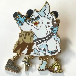 Spilla Disney 2008 Collezione Carte Oro - Spedizione Everest Yeti con Charms LE 1500 - Foto 1 di 4