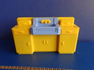 VINTAGE IDEAL DOLLHOUSE KITCHEN SINK & CABINETS HARD TO FIND COLOR-HARD PLASTIC - Picture 1 of 4