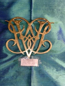 Vintage Virginia Metalcrafters Queen Anne Cypher Brass Trivet Williamsburg 1950 - Imagen 1 de 11