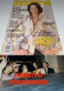 SIGOURNEY WEAVER SIGNED MAGAZINE W/PROOF W/COA ALIEN AVATAR GHOST BUSTERS - Picture 1 of 3