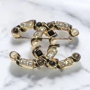 Chanel Crystal Baguette Pearl/Resin CC Brooch Gold/Black/Pearly White W/Duster - Picture 1 of 10