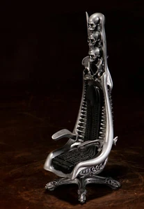 Silla capo hecha a mano clásica de resina de 12,6" de aluminio H.R.Giger Harkonnen - Imagen 1 de 9