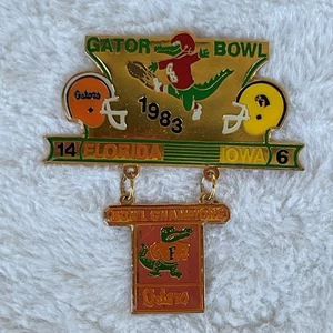 Prendedor conmemorativo 1983 Florida Gators versus Iowa Hawkeyes Gator Bowl - Imagen 1 de 5