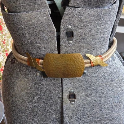 Cinturón con cierre de gancho de hebilla de metal cuerda elástica bronceada única de los años 80 para mujer talla XS/S Foto 1 de 4