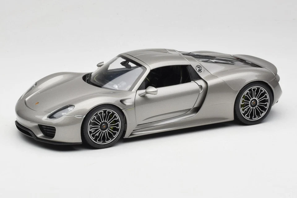 18051W Porsche 918 Spyder Grey Welly 1:18 - Image 1 of 4