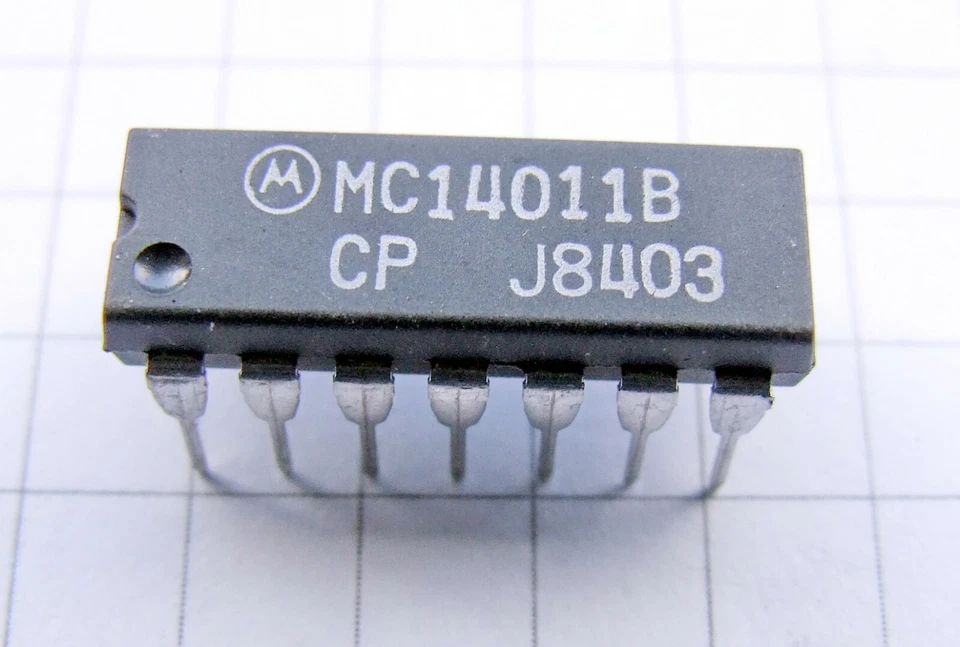IC  MC14011B  •  MC 14011 B  •  MC14011  •  Versand aus Deutschland •  105-12-21 - Bild 1 von 1