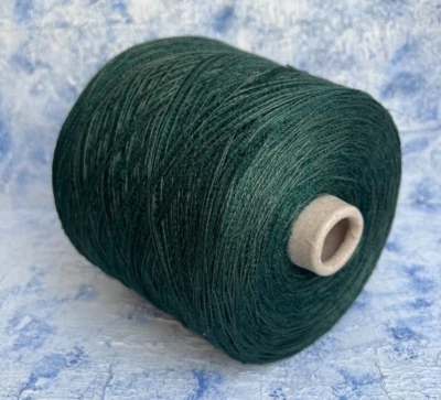 Linen tape yarn Color Green 94/6% Linen/Polyamide 290m/100g, Per 100g - Image 1 of 4