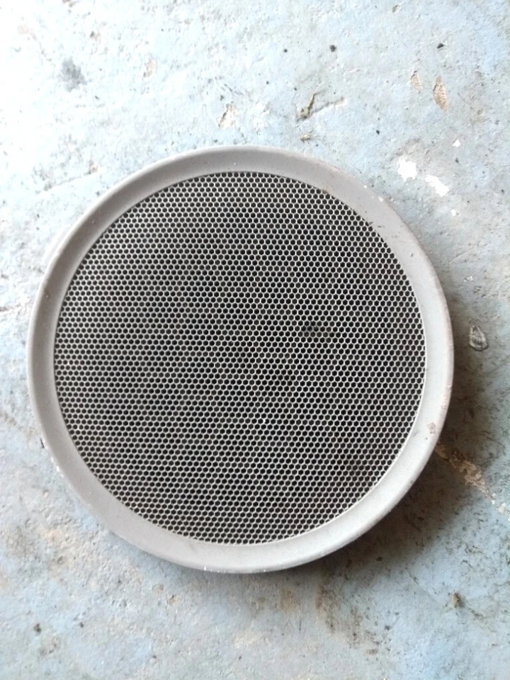 RENAULT CLIO MK3 06-12 3DR REAR DRIVER PASSENGER DOOR SPEAKER COVER 8200294326 - Image 1 of 1