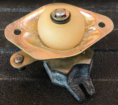 Montaje pivote pedal acelerador Mercedes-Benz - 123-300-13-40 - para MBZ 300D y más Foto 1 de 4