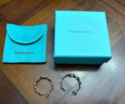 Pendientes de aro Tiffany & Co. hoja de olivo plata de ley Paloma Picasso muy buenos Foto 1 de 4