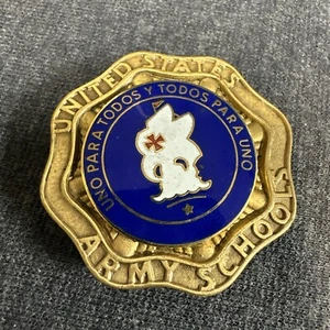 VINTAGE U.S. ARMY SCHOOL OF THE AMERICAS USARCARIB PIN -All For One - Imagen 1 de 5