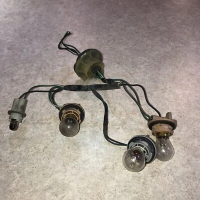 Chrysler Sebring Eclipse 2000 01 2002 lado del pasajero luz trasera derecha arnés solamente Foto 1 de 4